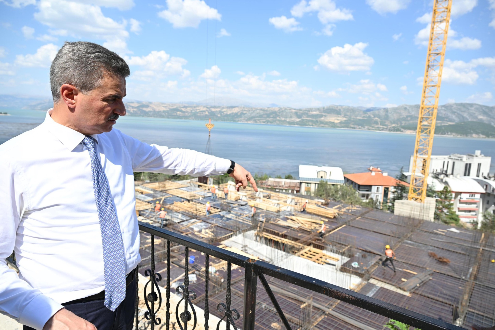 Vali Baruş yurt binasını inceledi