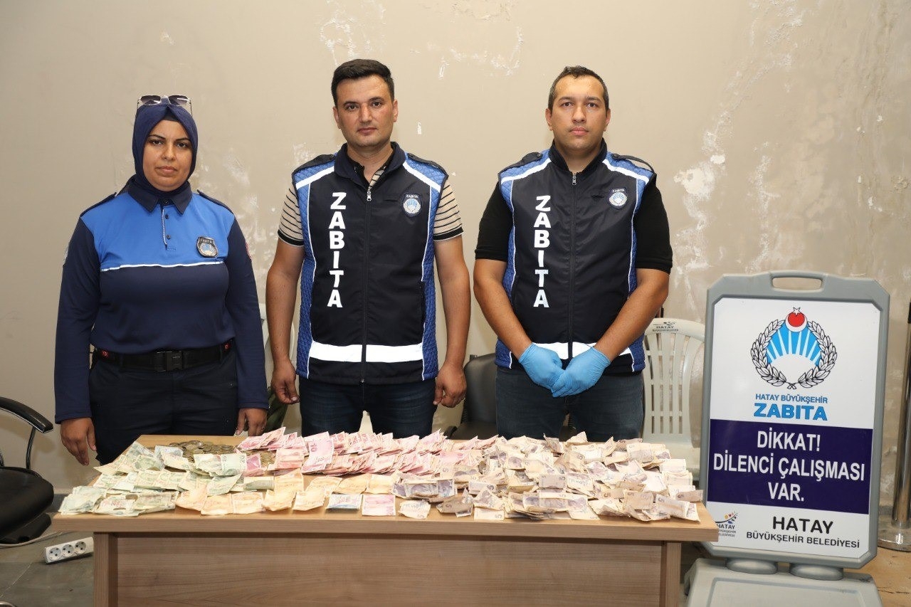 Yarım günde 3 bin TL para toplayan yabancı uyruklu dilenci kazancıyla hayrete düşürdü