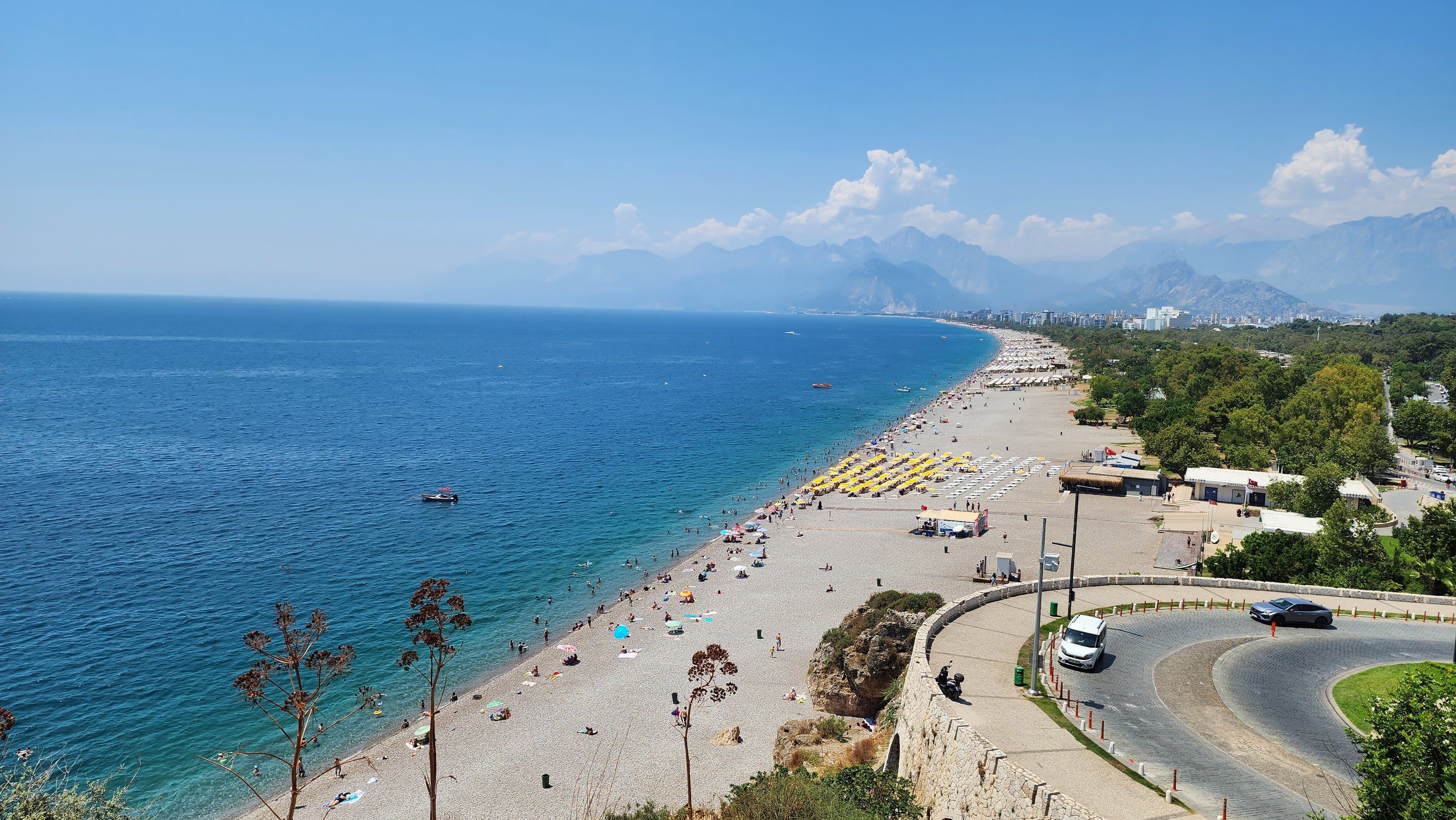 Yüksek nem ve sıcak hava bunalttı, sahiller doldu