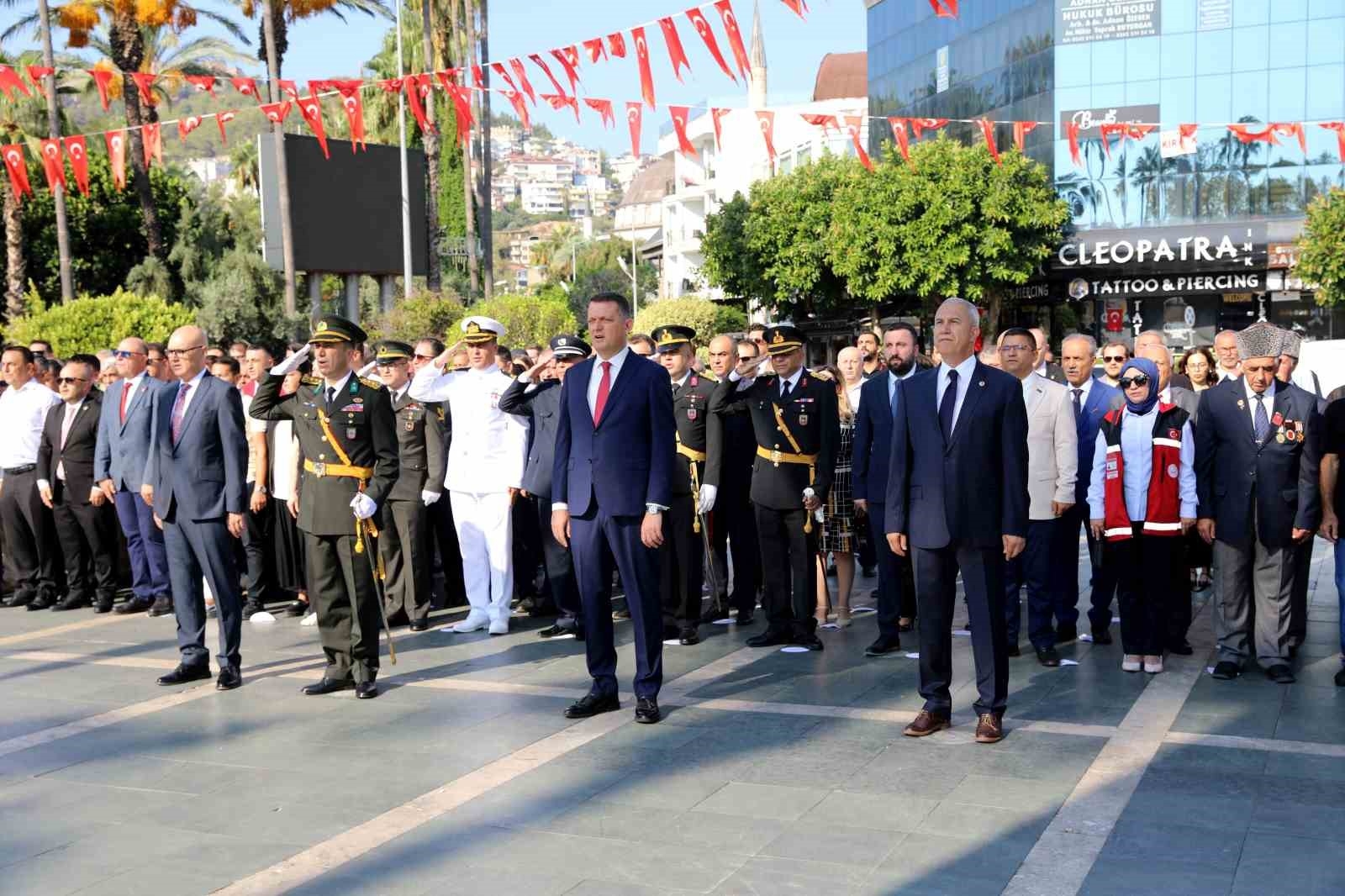 30 Ağustos Zafer Bayramı Alanya'da törenle kutlandı