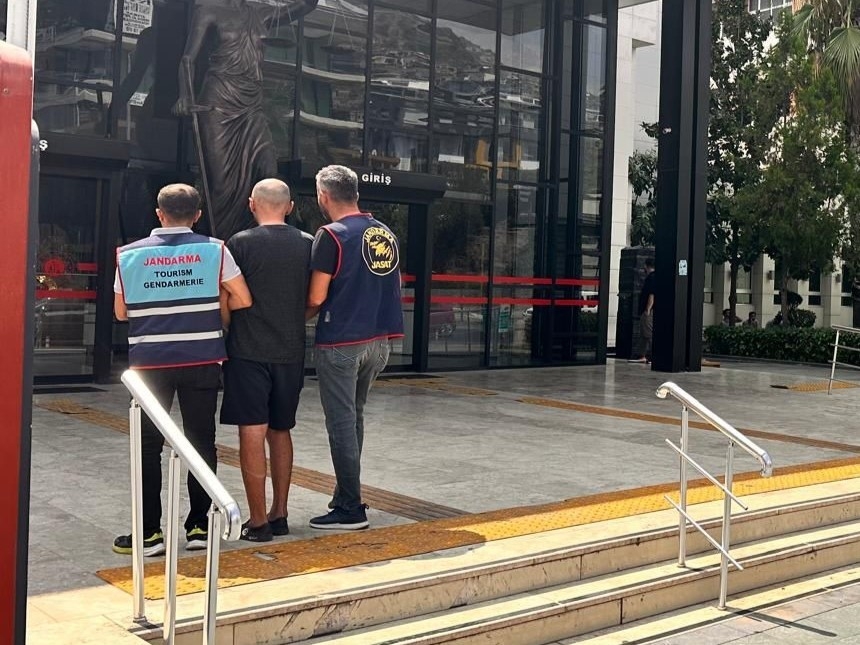 Alanya'da 16 yıl hapis cezasıyla aranan firari yakalandı