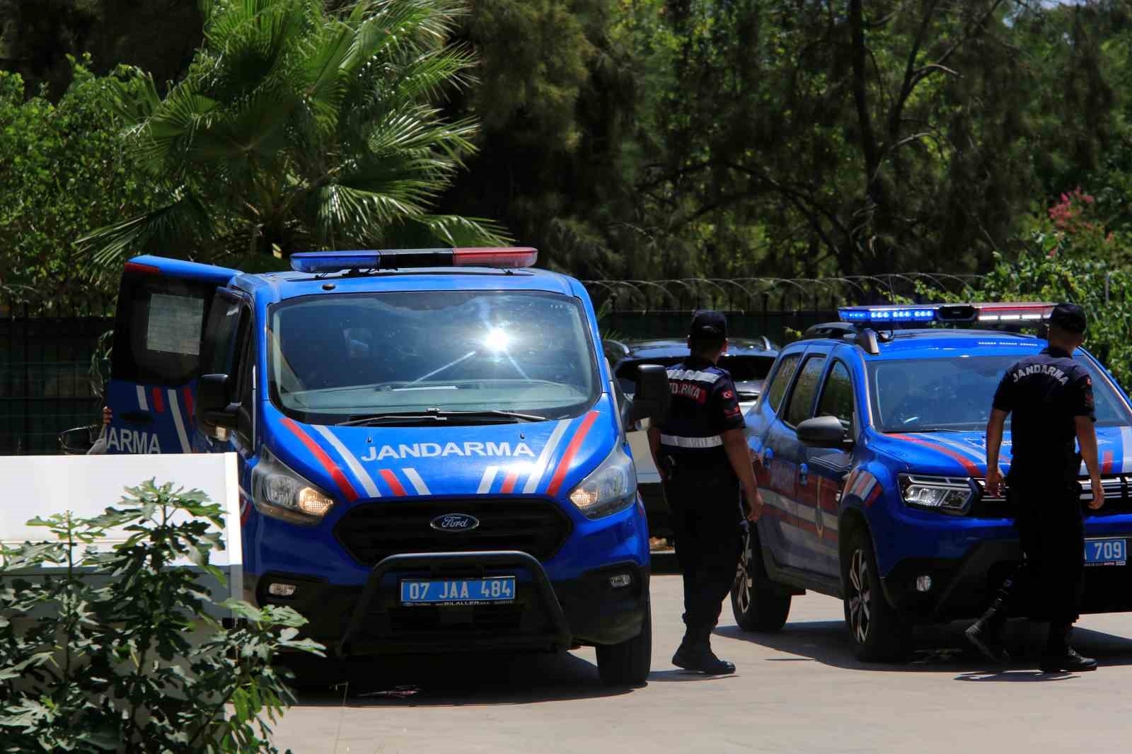 Anne ve oğlunun katil zanlısı numune alınmak üzere Adli Tıp'a getirildi