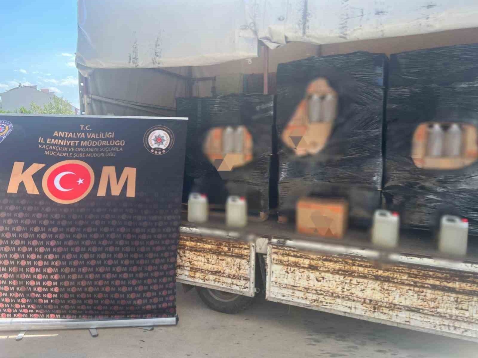Antalya'da 2 bin 840 litre sahte alkol ele geçirildi