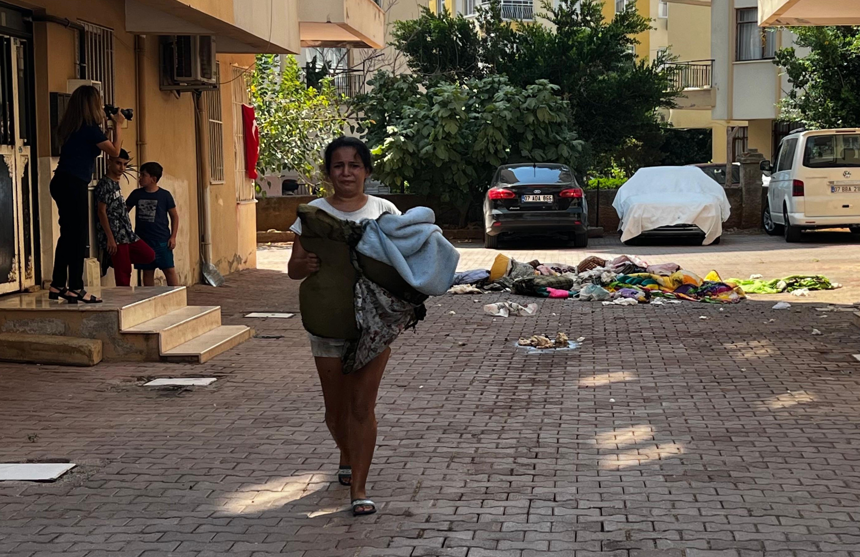 Antalya'da dairede çıkan yangın büyümeden söndürüldü