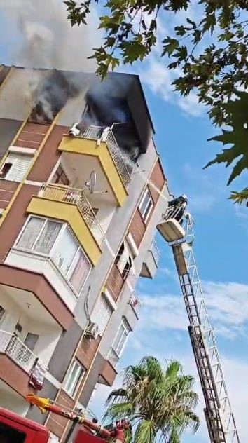 Antalya'da ev yangını korkuttu