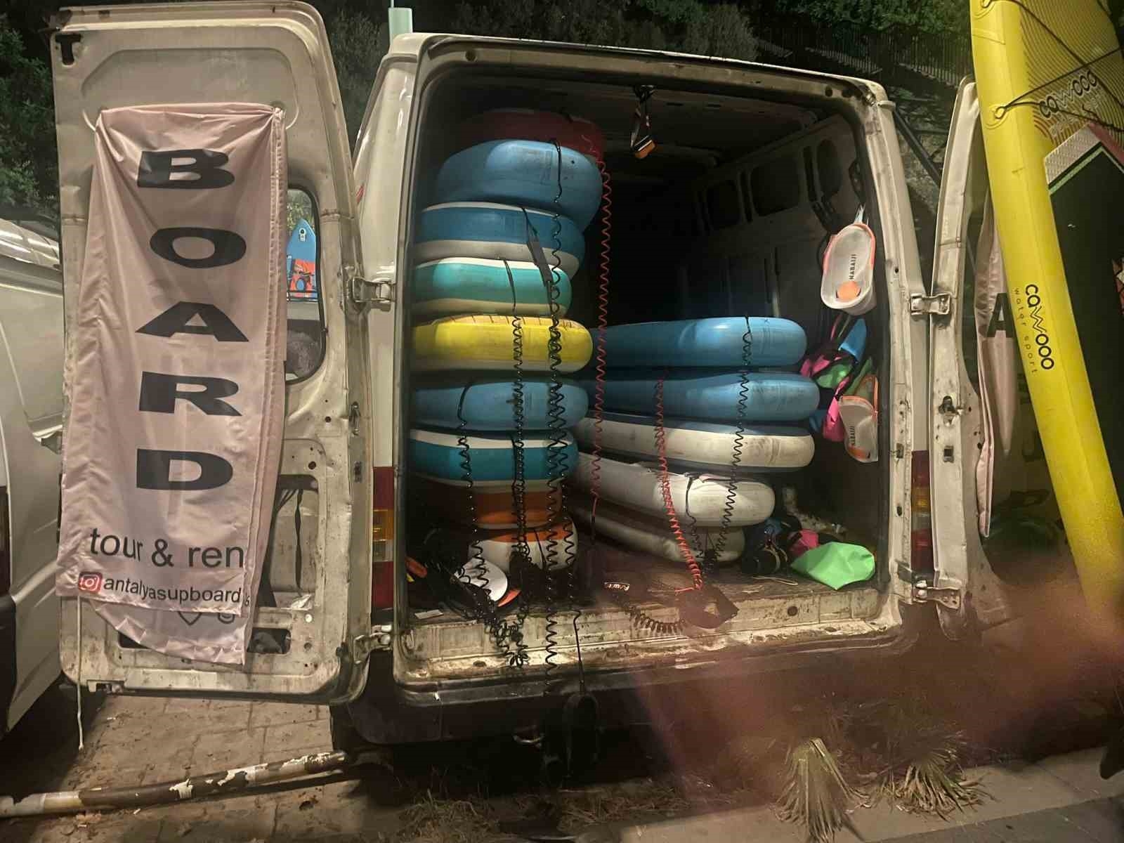 Antalya'da izinsiz kürek sörfü yapan ve yaptıranlara ceza yağdı