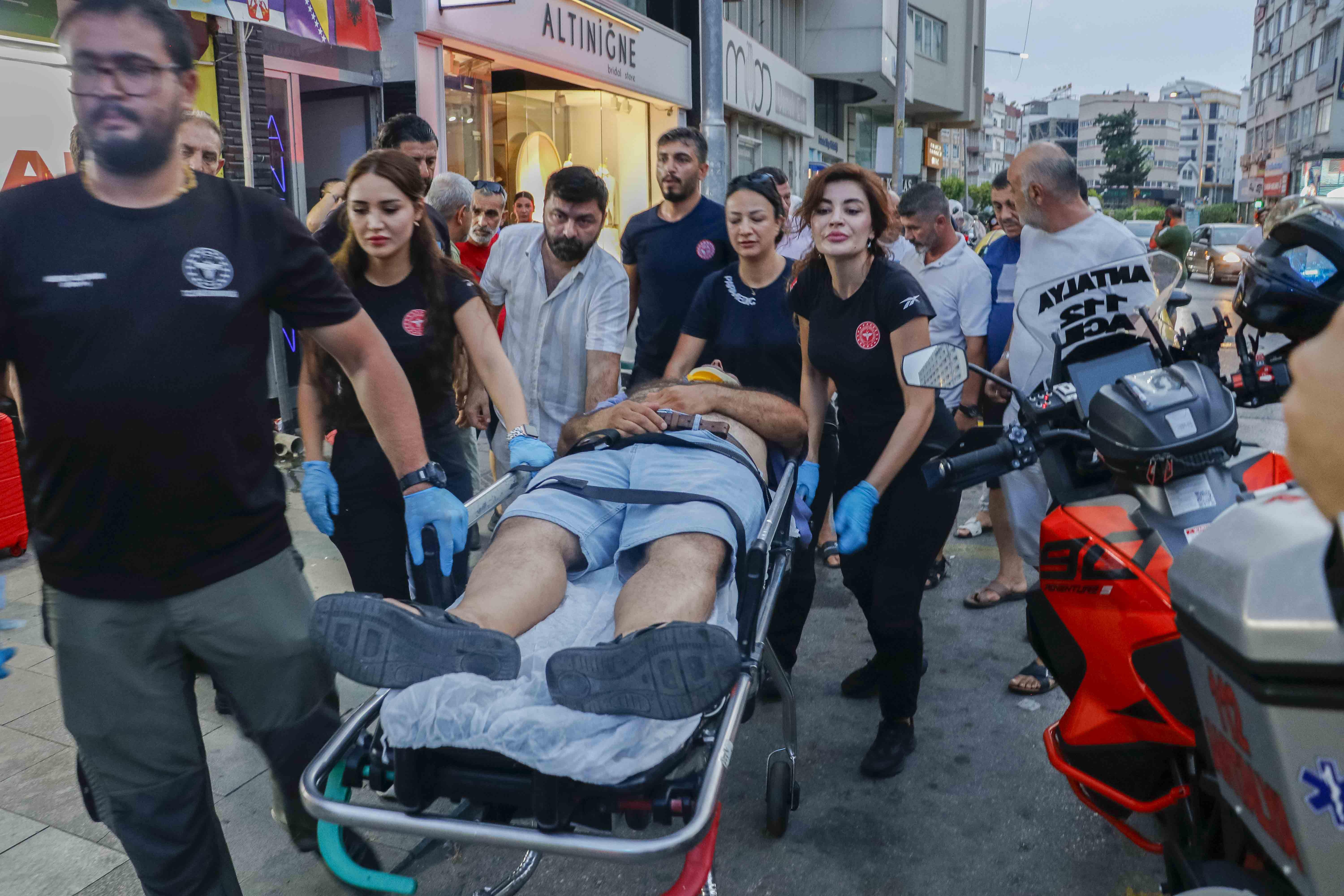 Aynı çağrıyı alan taksicilerin 'müşteri' kavgası: 3 yaralı