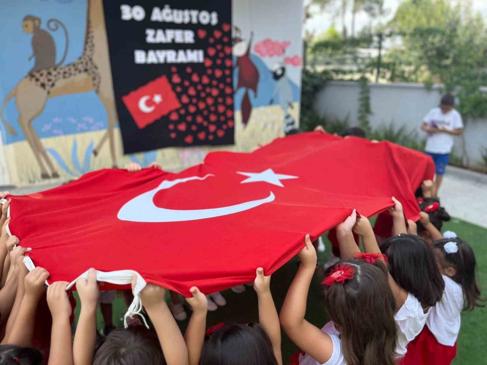 Başkan Seçer: "Bağımsızlık mücadelesinin zaferle taçlandığı gündür bugün"