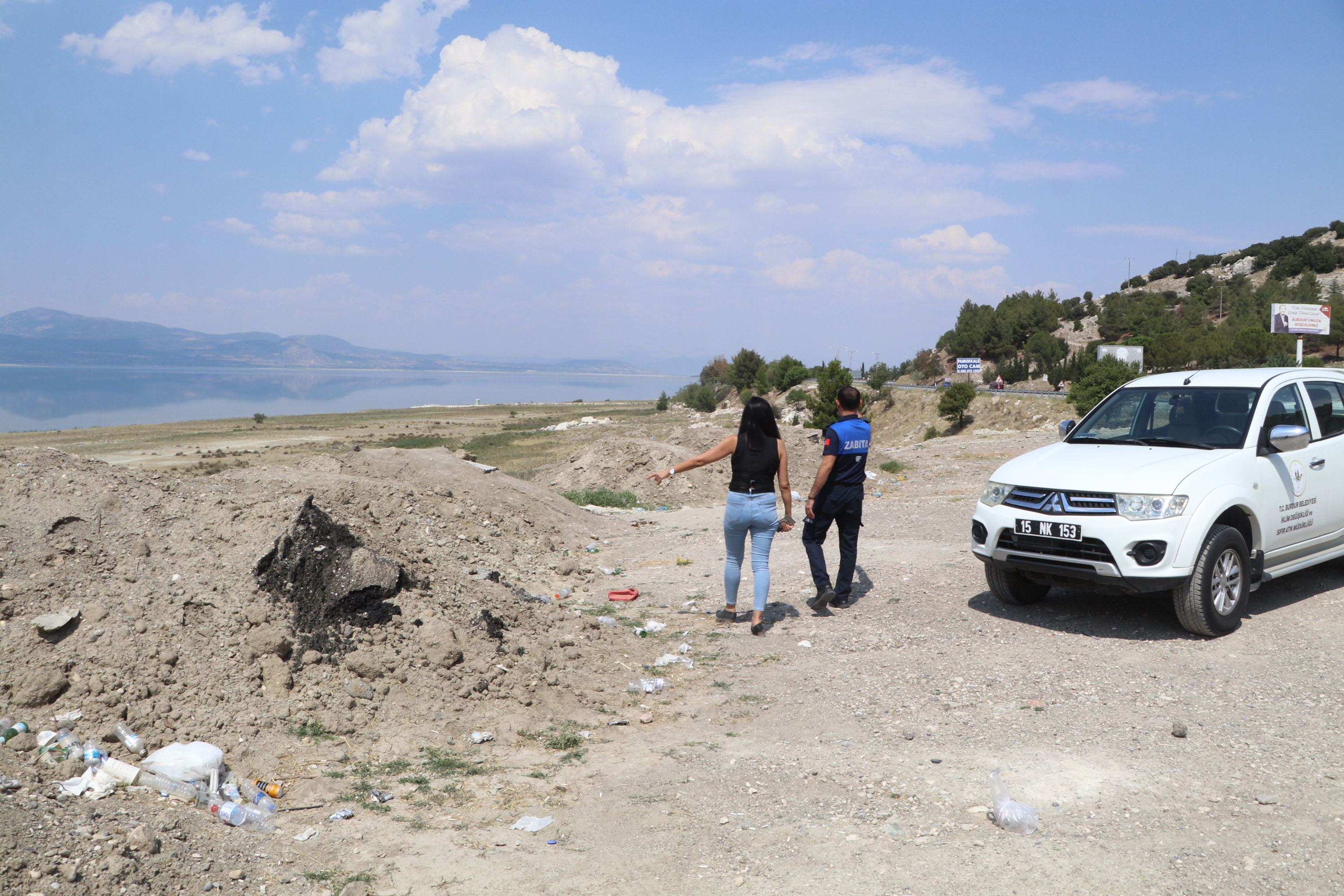Burdur Gölü kenarına hafriyat dökümüne inceleme