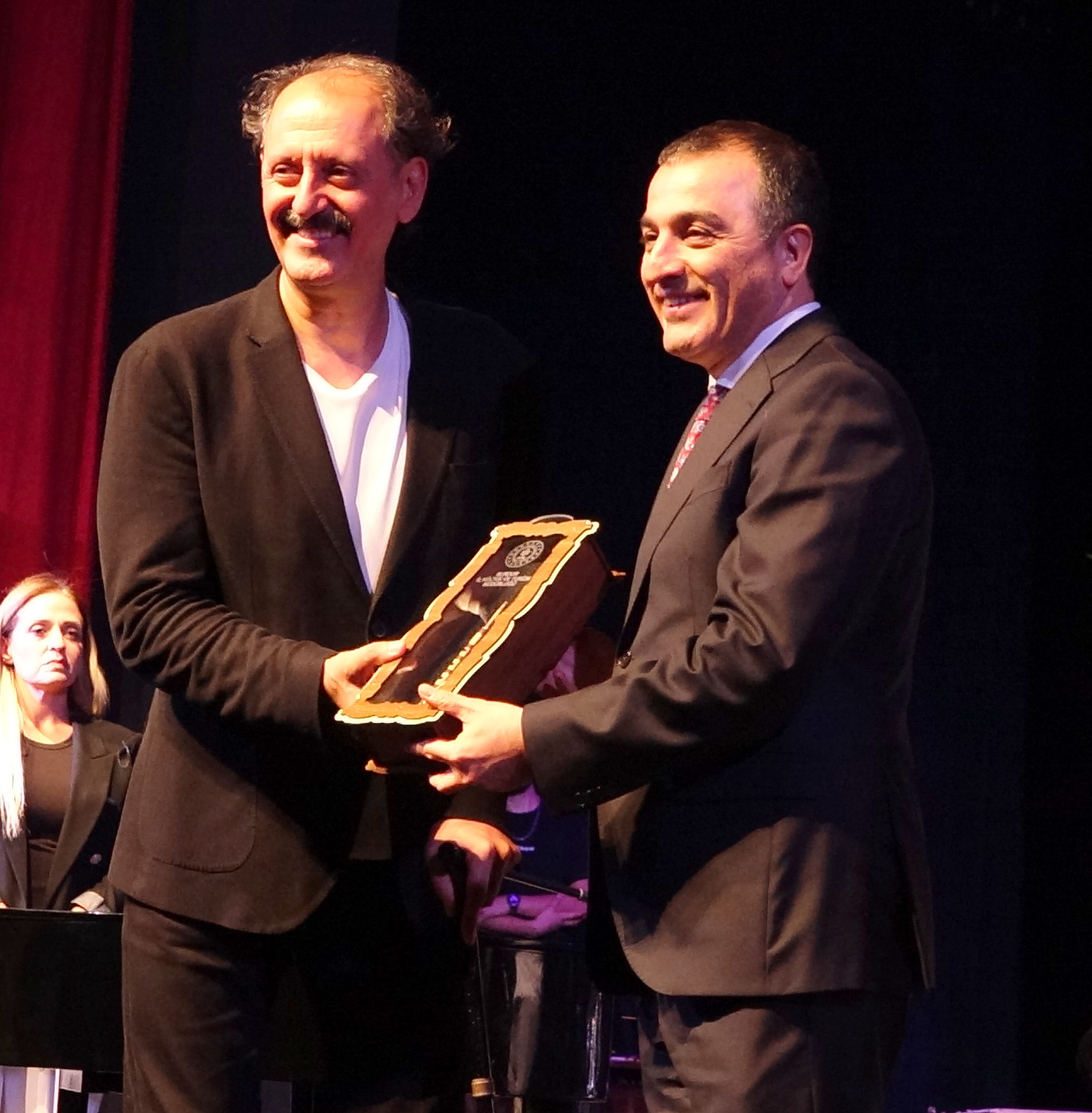 Burdur'da AK Parti İstanbul Milletvekili ve müzisyen Yücel Arzen sahne aldı