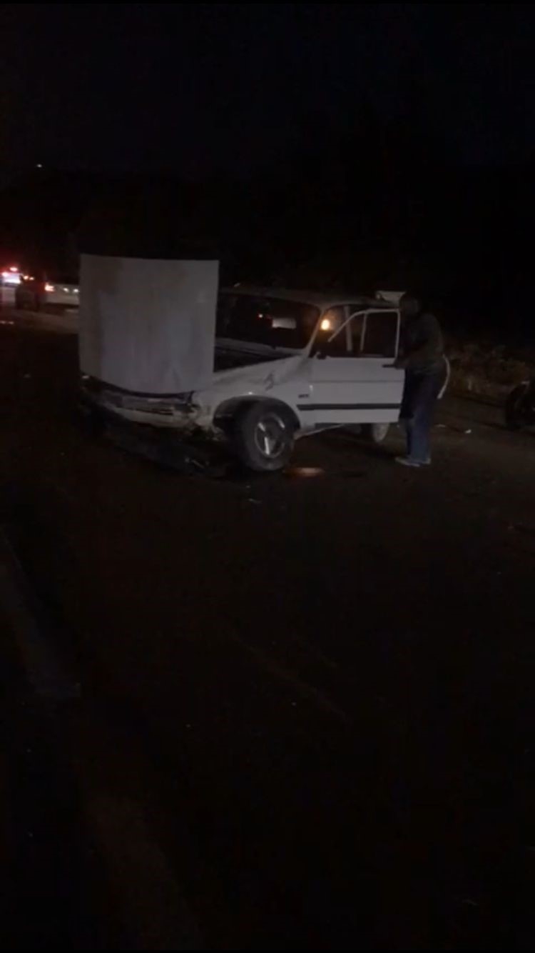 Burdur'da seyir halindeyken manevra yapan otomobil, sol şeritten gelen otomobile çarptı: 5 yaralı