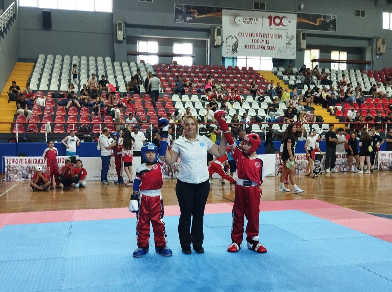 Burdurlu kick boksçulardan 12 madalya