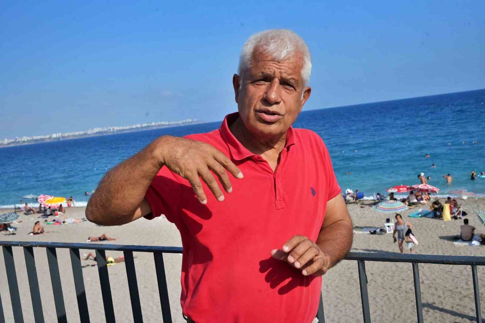 Caretta carettaların plastiklerle mücadelesi