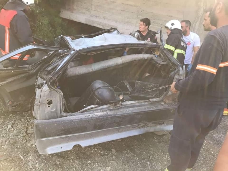 Dereye uçan aracın sürücüsü hayatını kaybetti