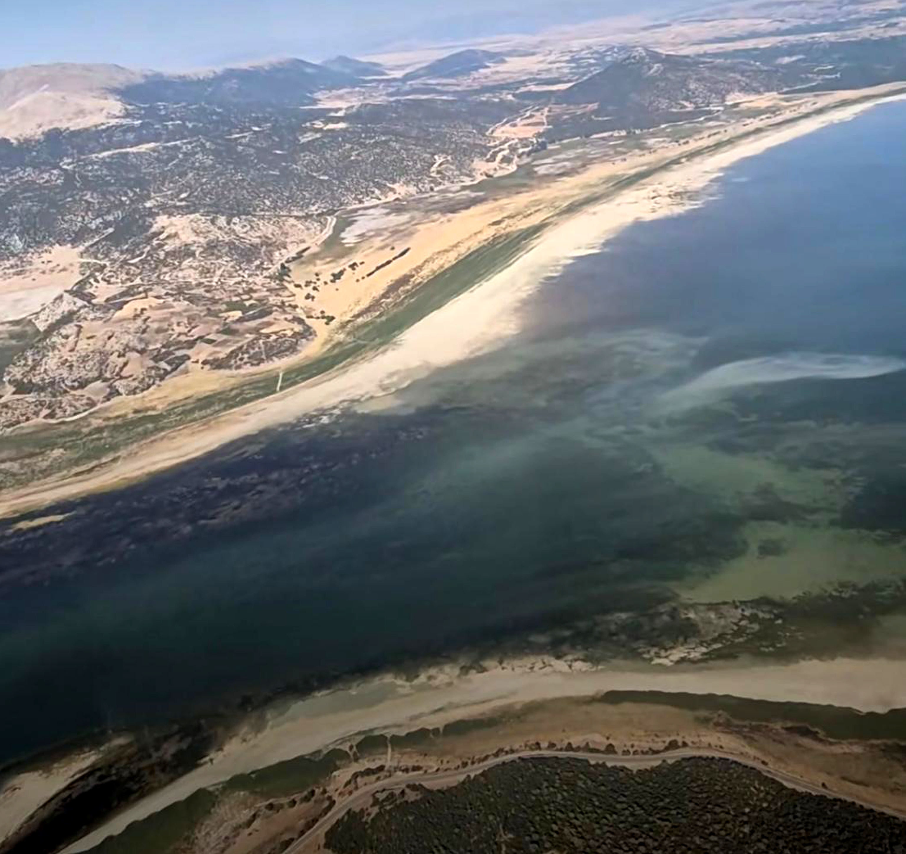 Eğirdir Gölü'nün yok oluşunu havadan görüntüledi