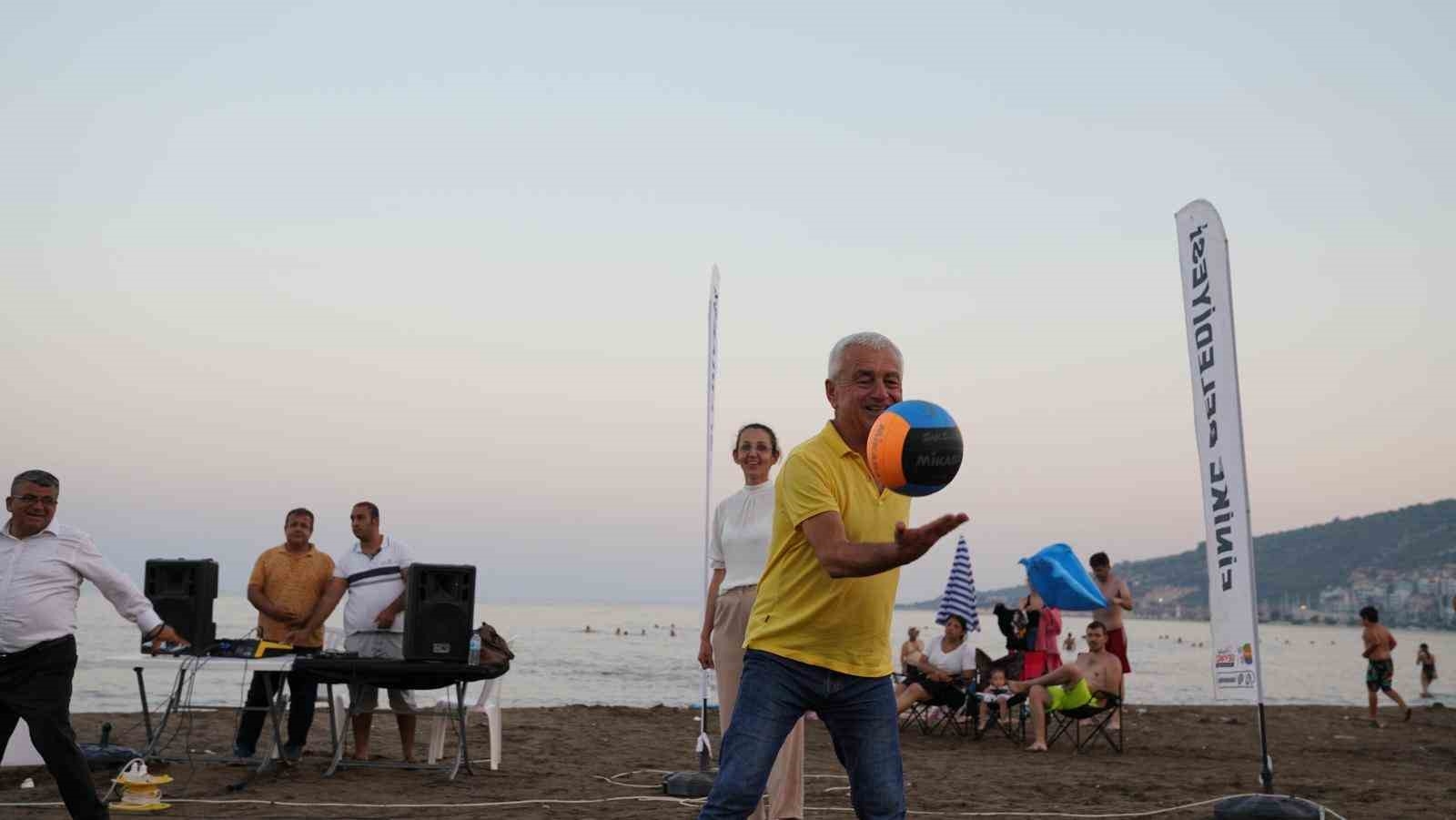 Finike'de voleybol heyecanı yaşandı