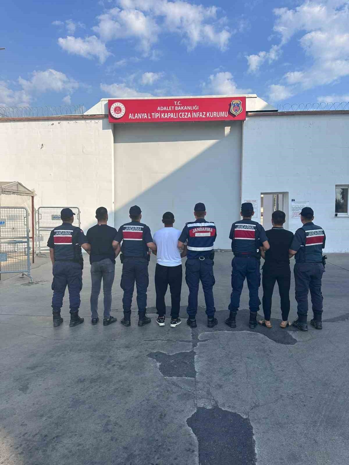 Husumetlisinin evine silahla ateş eden 3 kişi tutuklandı