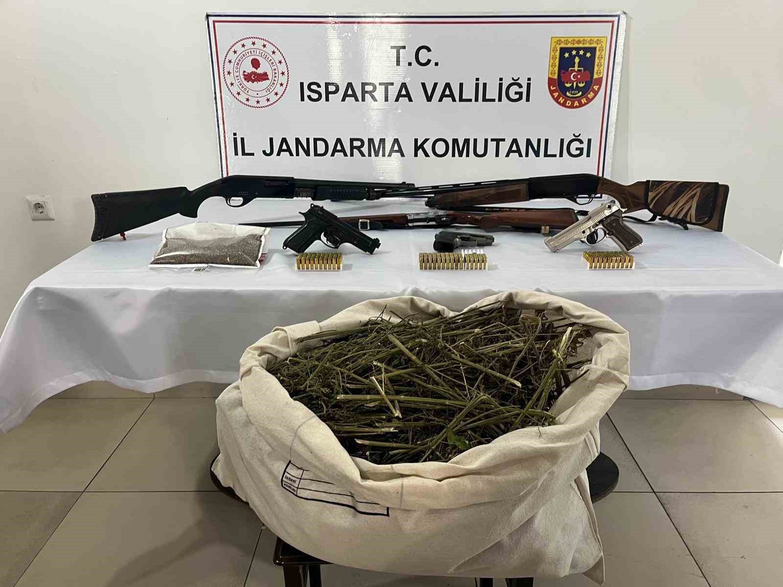 Isparta'da uyuşturucu operasyonu: Çok sayıda malzeme ele geçirildi