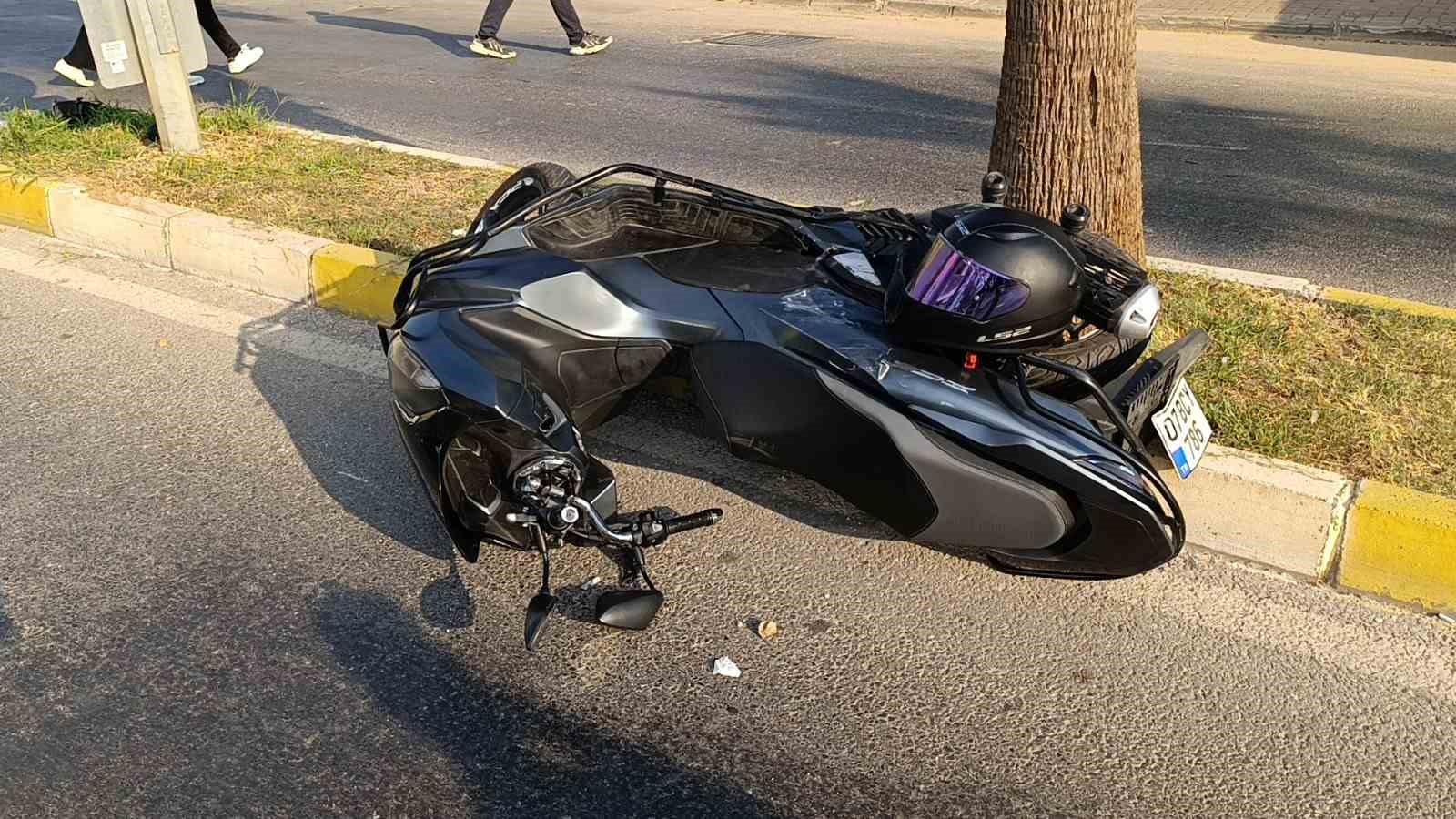 Manavgat'ta motosiklet ile otomobil çarpıştı: 1 yaralı