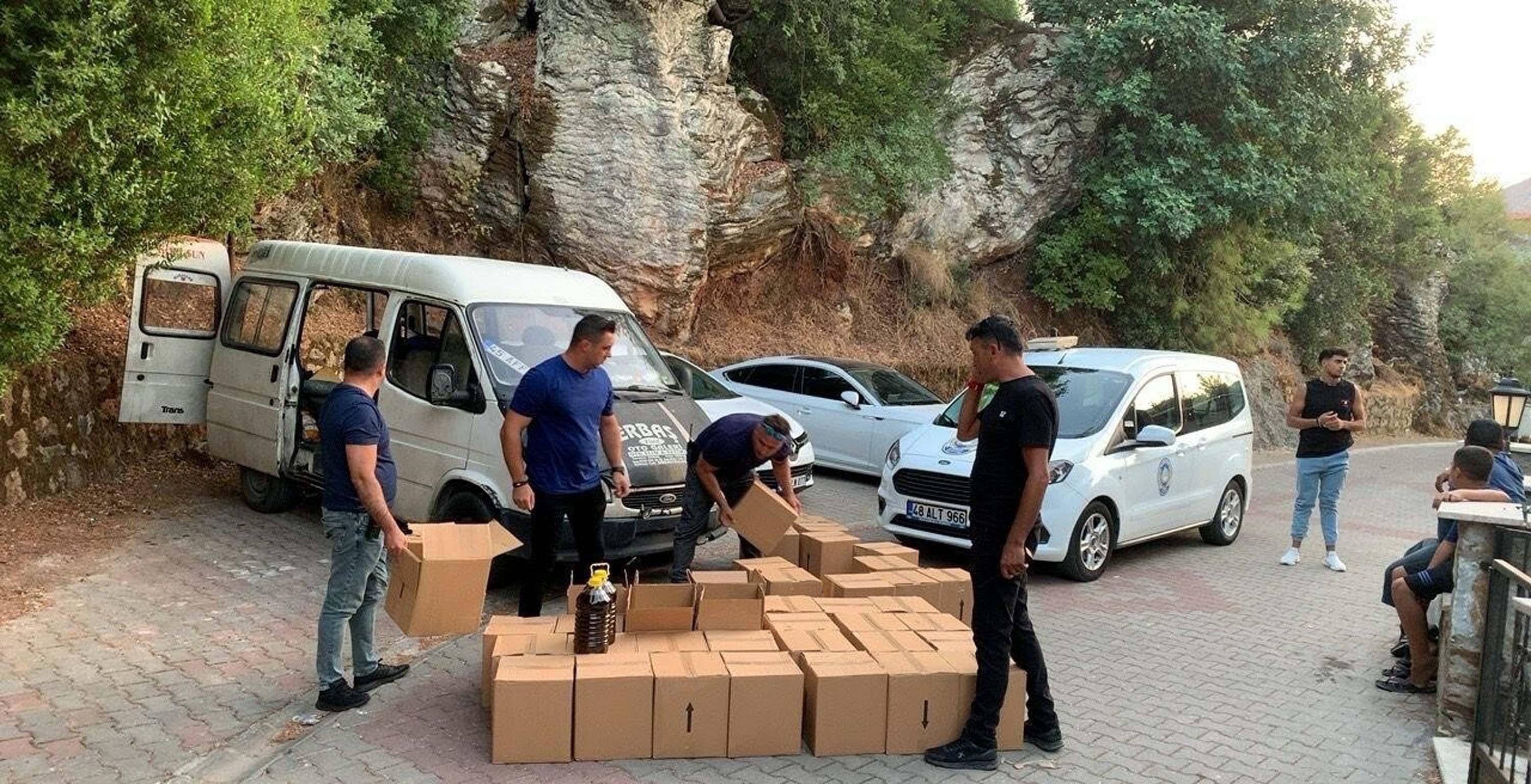 Marmaris'ta zabıtadan zeytinyağı denetlemesi