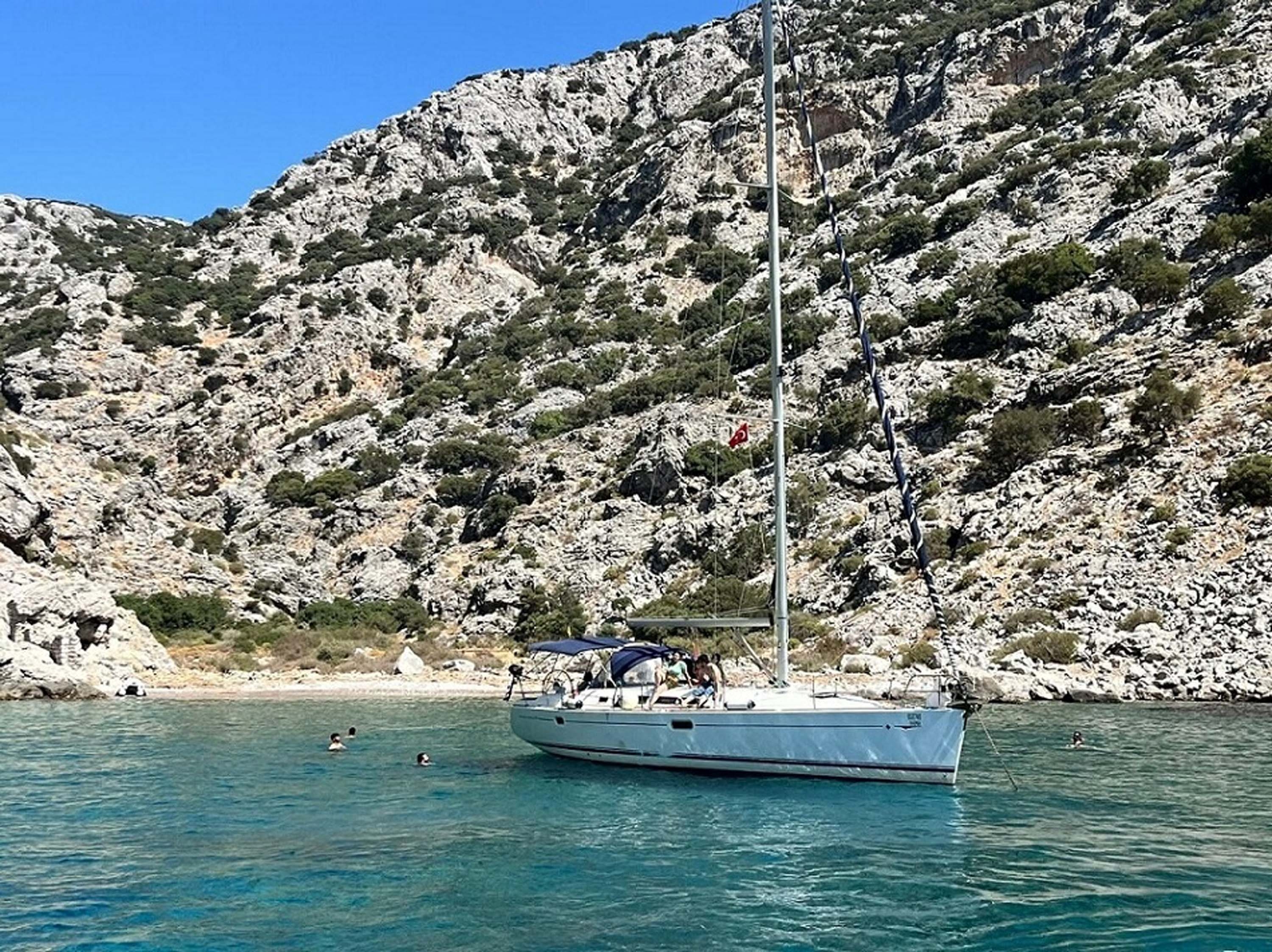 Marmaris'te 13 kaçak göçmen yakalandı