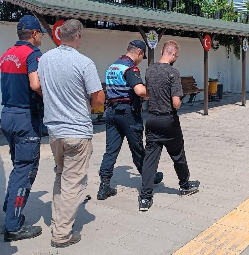 Mersin'de 20 ve 13 yıl hapis cezasıyla aranan 2 şahıs yakalandı