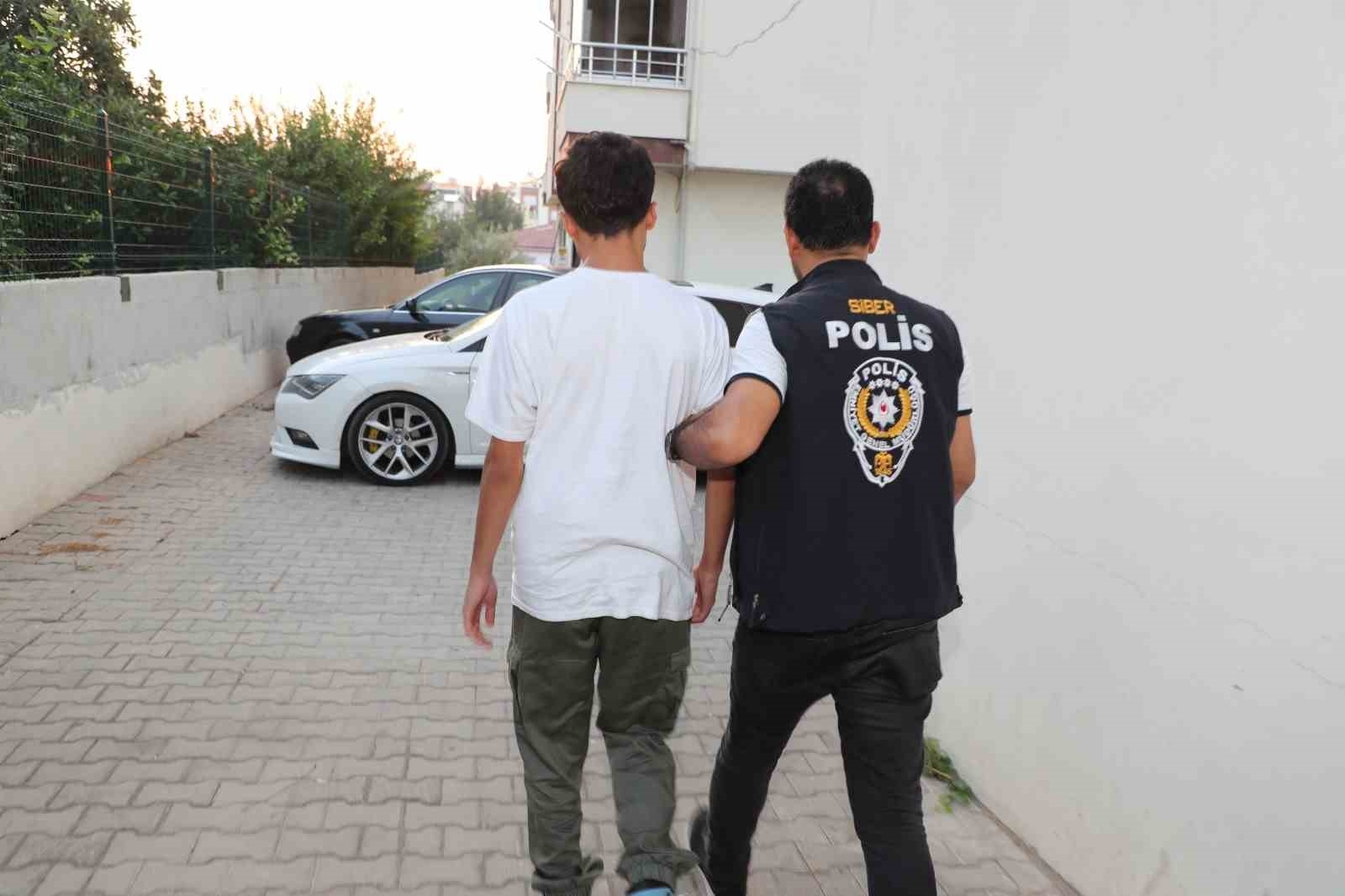 Mersin'de müstehcen yayın operasyonu: 10 şüpheli yakalandı