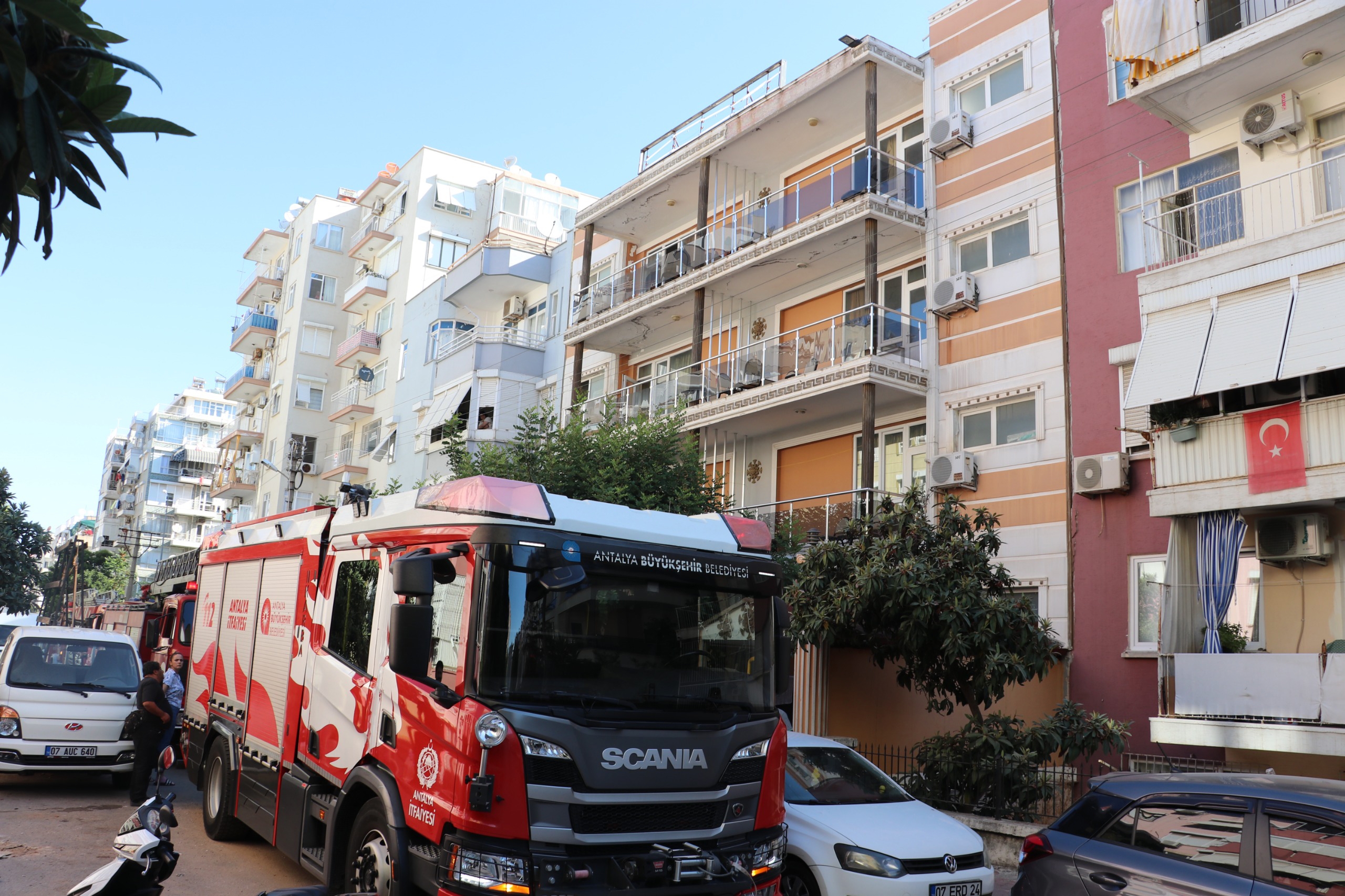Otel odasındaki yangın büyümeden söndürüldü