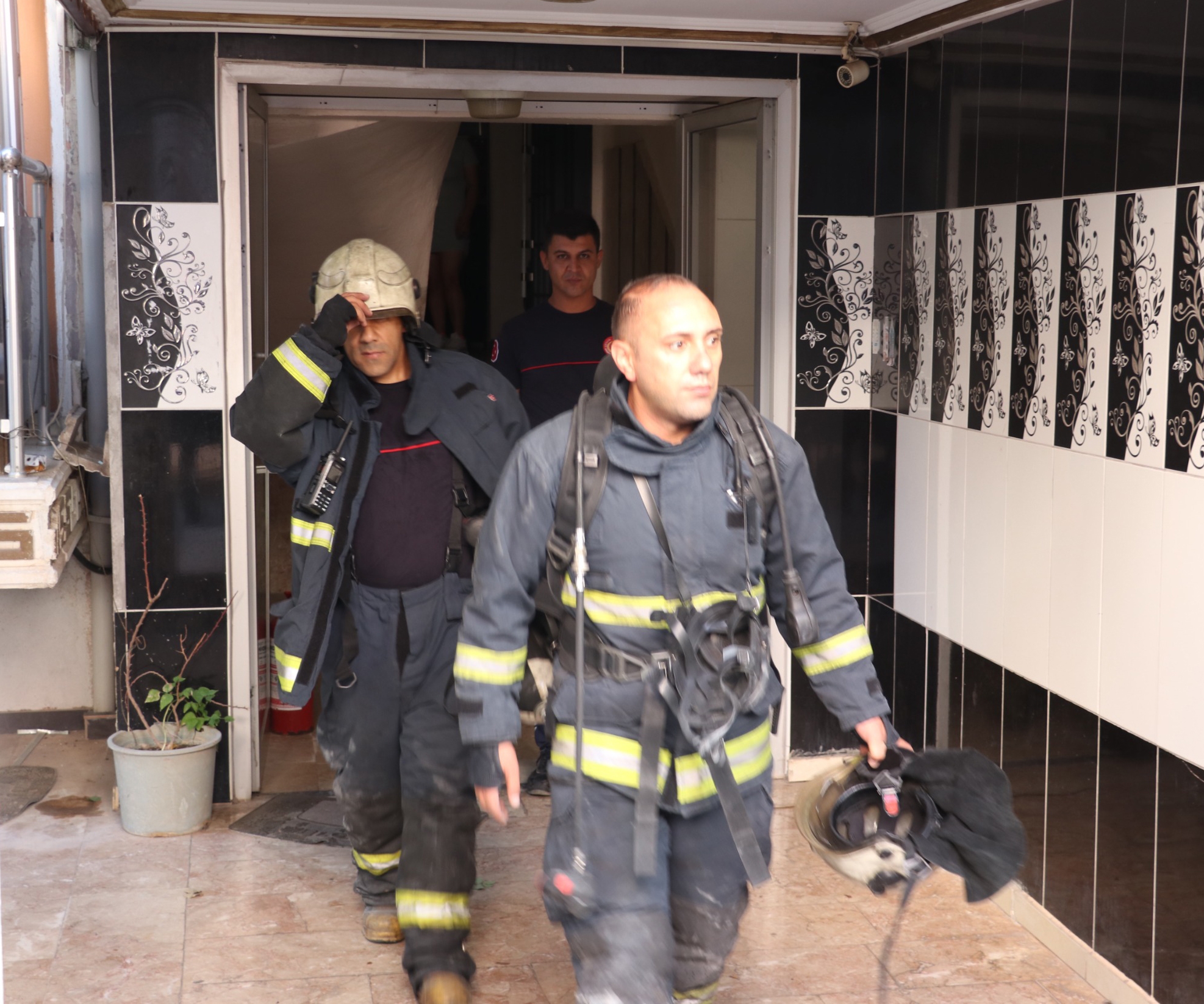 Otel odasındaki yangın büyümeden söndürüldü