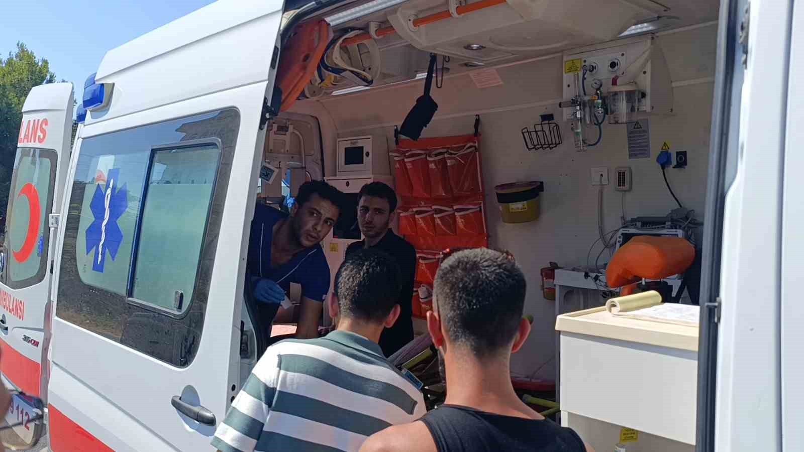 Otomobiller çarpıştı, sürücüler birbirini suçladı