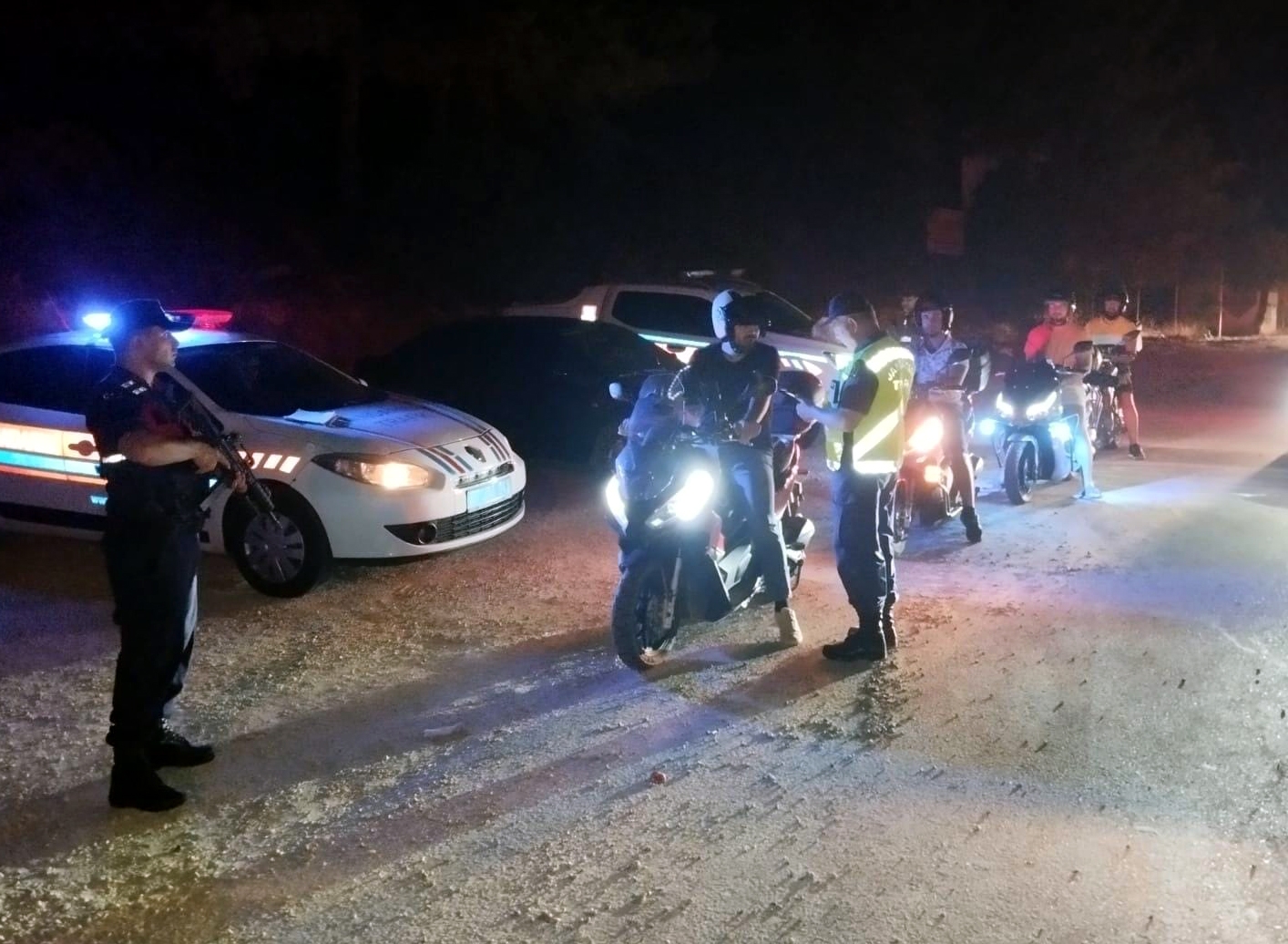 Serik'te aranan 2 kişi yakalandı