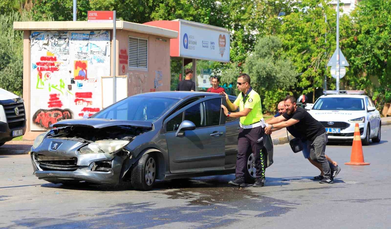 Takla atan araçtan burnu bile kanamadan çıktılar