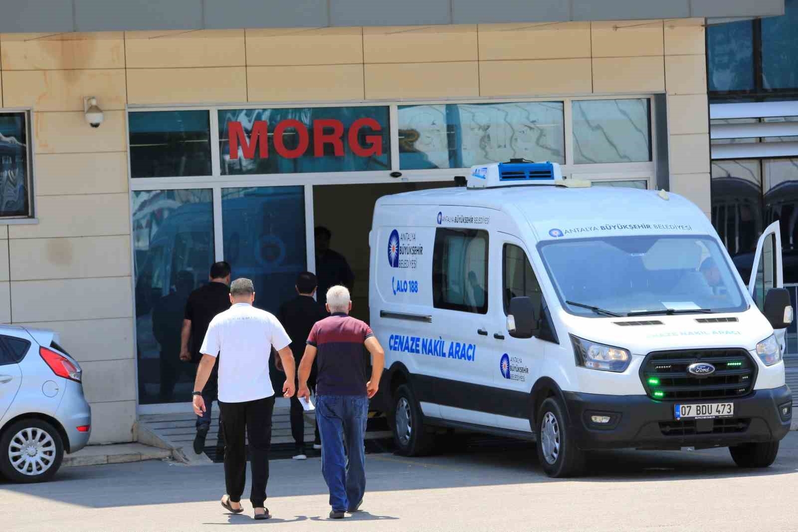Taksiyi çekmek isterken çıkan kavgada başından vurularak öldürüldü