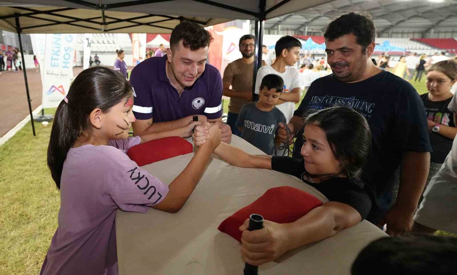 Tarsus'ta 'Yaz Akşamları Şenliği' devam ediyor