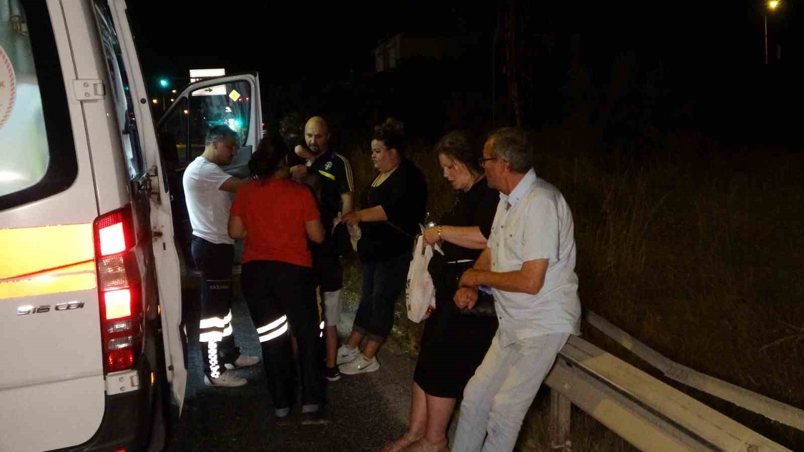 Tur minibüslerinin kazasında 4 araç hasar gördü, turistler büyük korku yaşadı