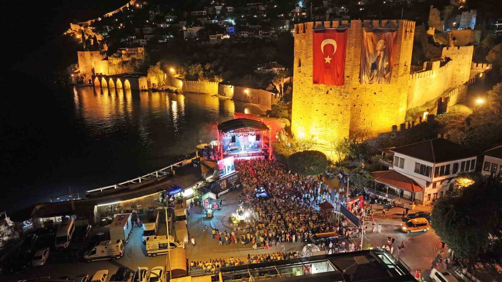 Alanya Caz Festivali'nde Selen Beytekin ve Cecilia Krull rüzgarı