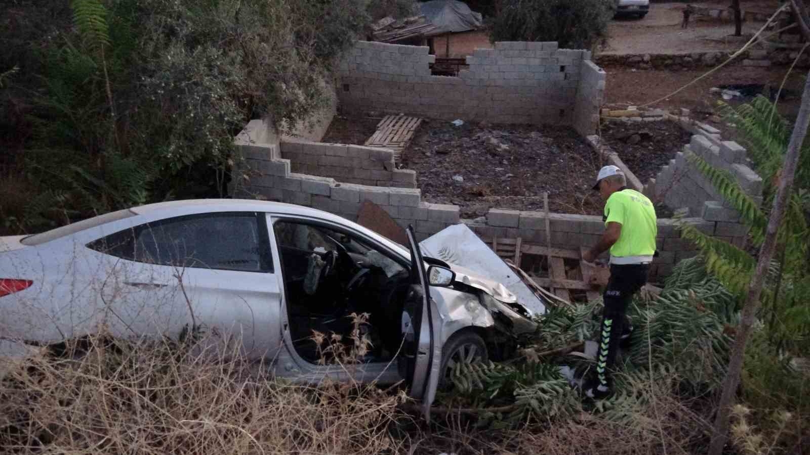 Antalya'da iki otomobil çarpıştı: 4 yaralı