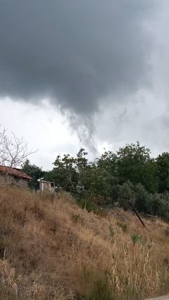 Antalya'da ormanlık alanda oluşan hortum kısa süreli paniğe yol açtı