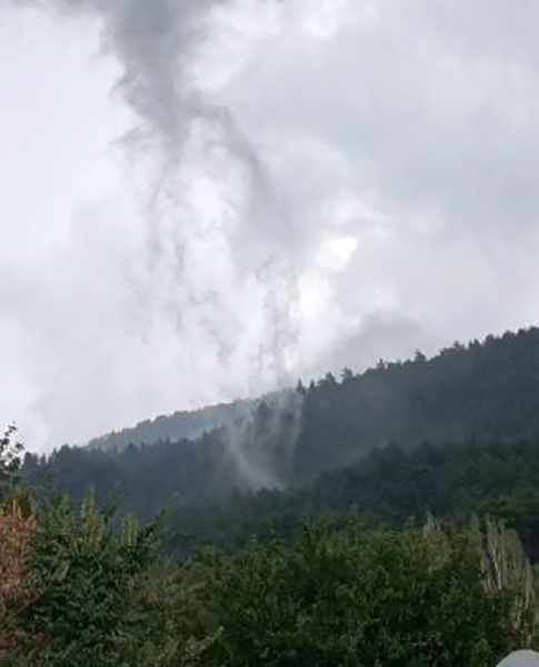 Antalya'da ormanlık alanda oluşan hortum kısa süreli paniğe yol açtı