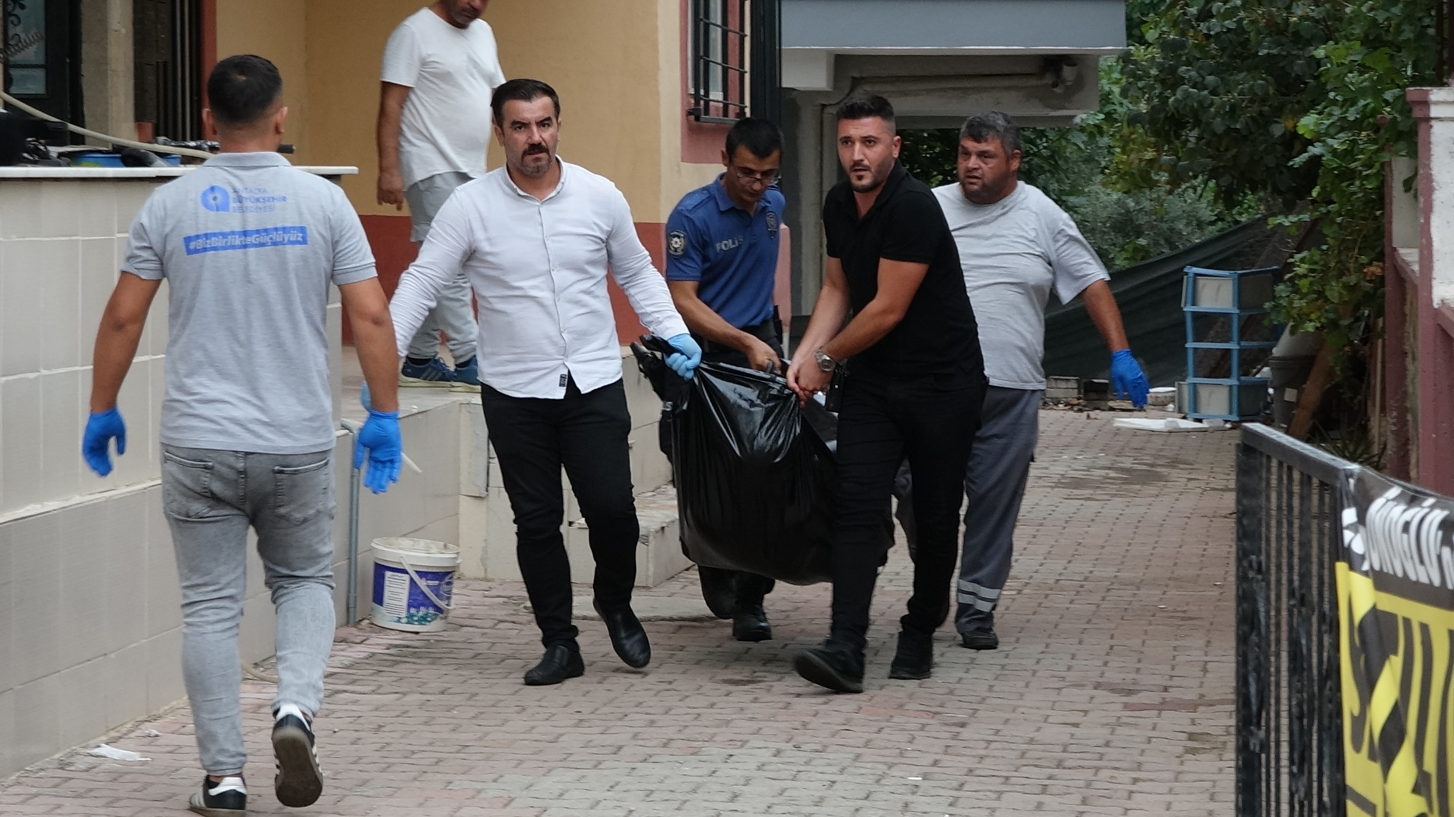Antalya'da, Rusya'ya gidip gelen kadın kocasını ölü buldu