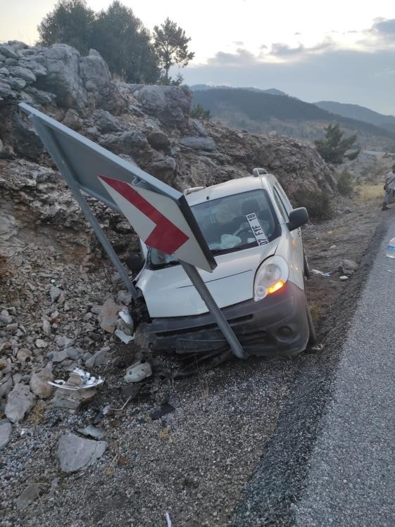 Antalya'da trafik kazası: 2 yaralı