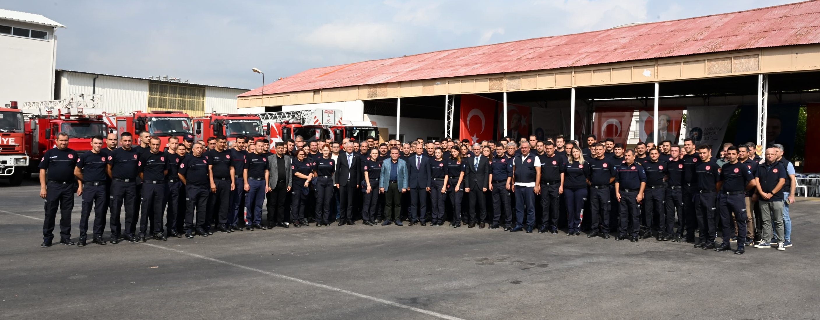 Böcek: Türkiye'nin en donanımlı itfaiye teşkilatıyız