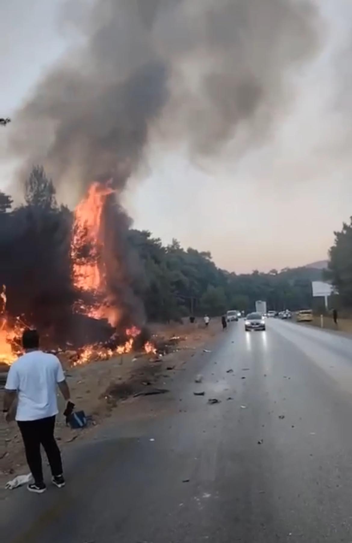 Bodrum'da motosikletle hafif ticari araç çarpıştı: 1 ölü, 2 yaralı