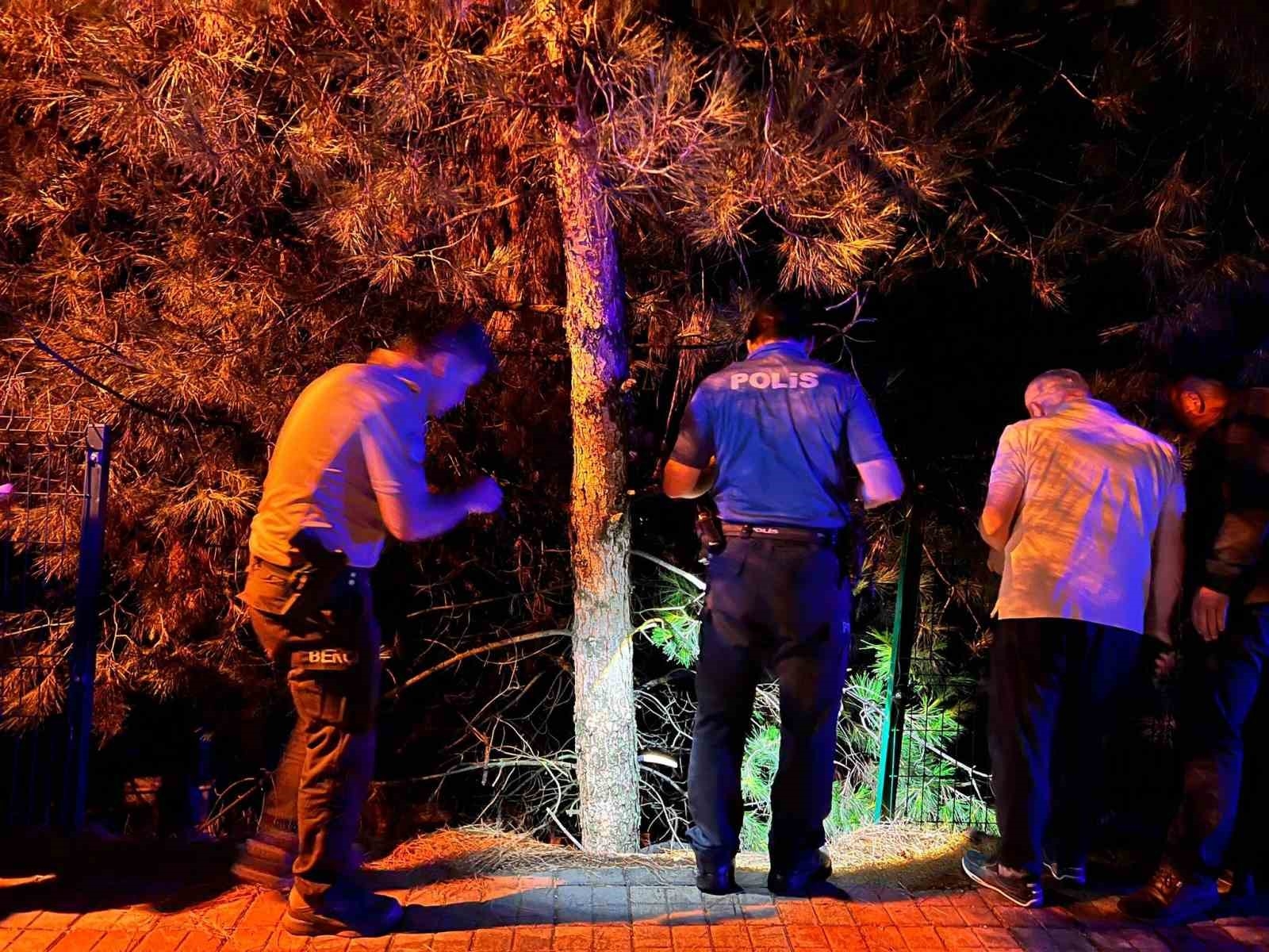 Burdur'da kontrolden çıkan motosiklet mezarlığa düştü: 2 yaralı