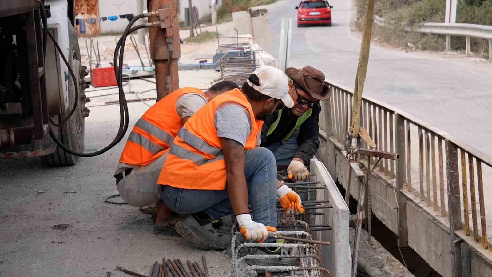 Büyükşehir Belediyesi'nden Kundu'ya yeni köprü