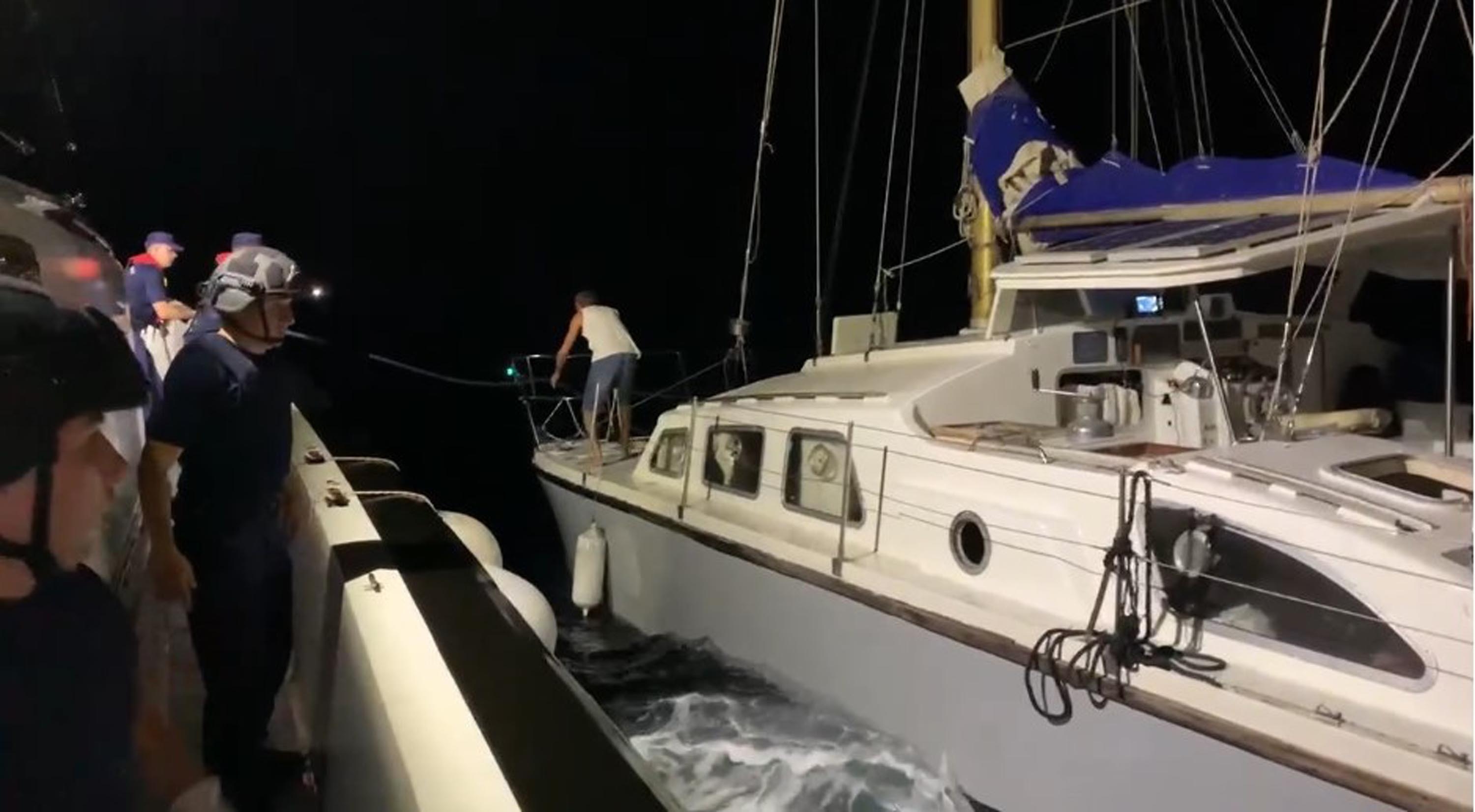Datça'da yelkenli teknede 113 kaçak göçmen, 2 organizatör yakalandı