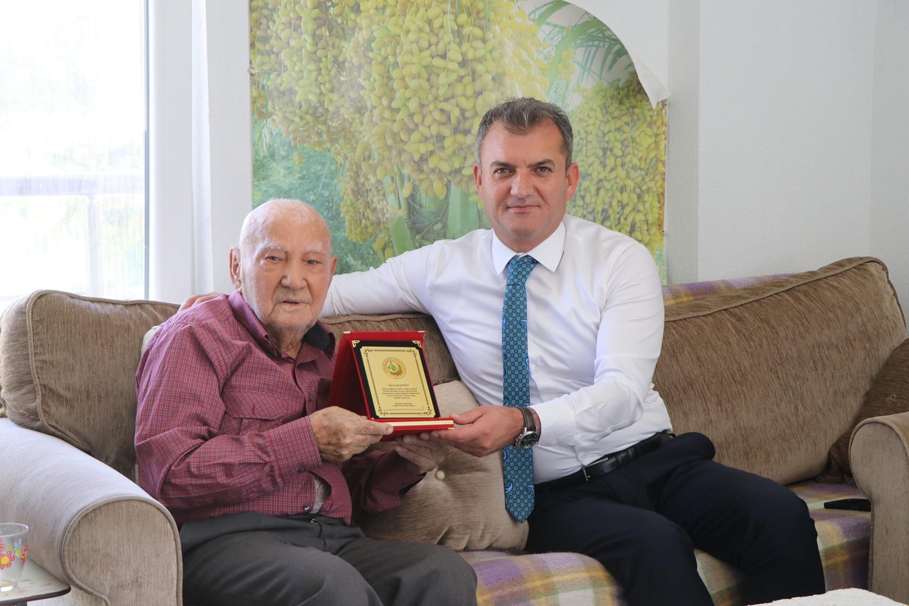 Doğa gönüllüsü Ali dedenin fidan isteği yerine geldi