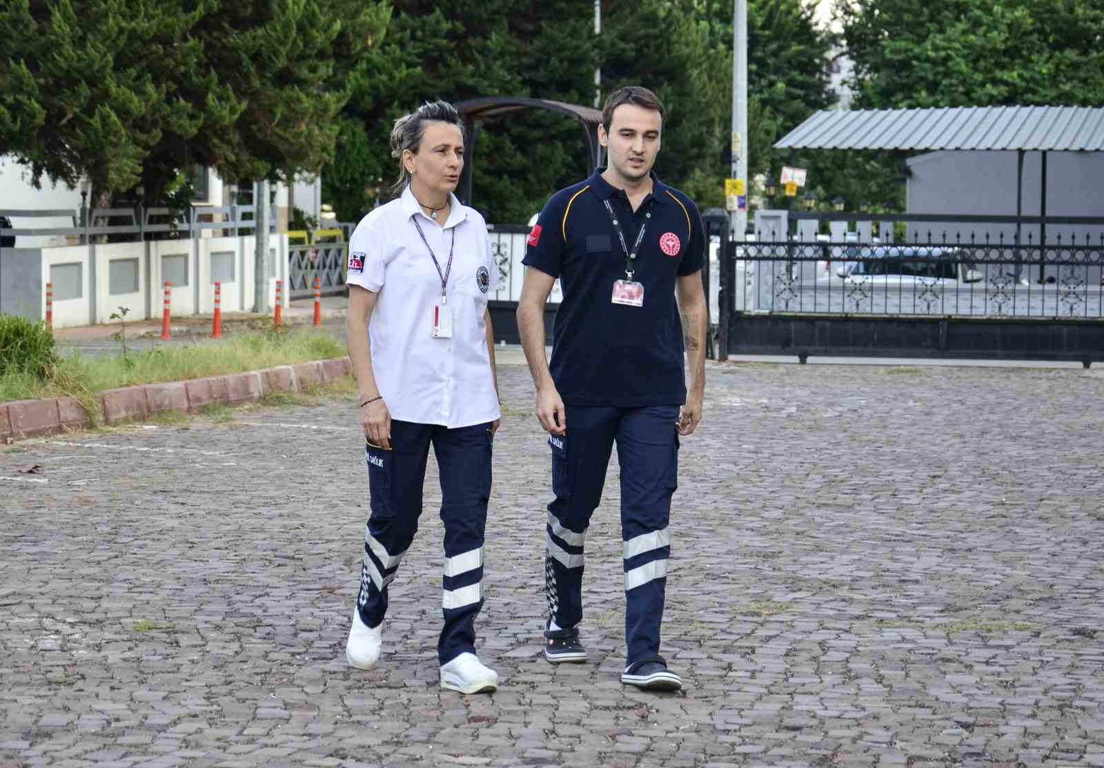 Doktor anne, oğlu ile 'mesai arkadaşı' oldu