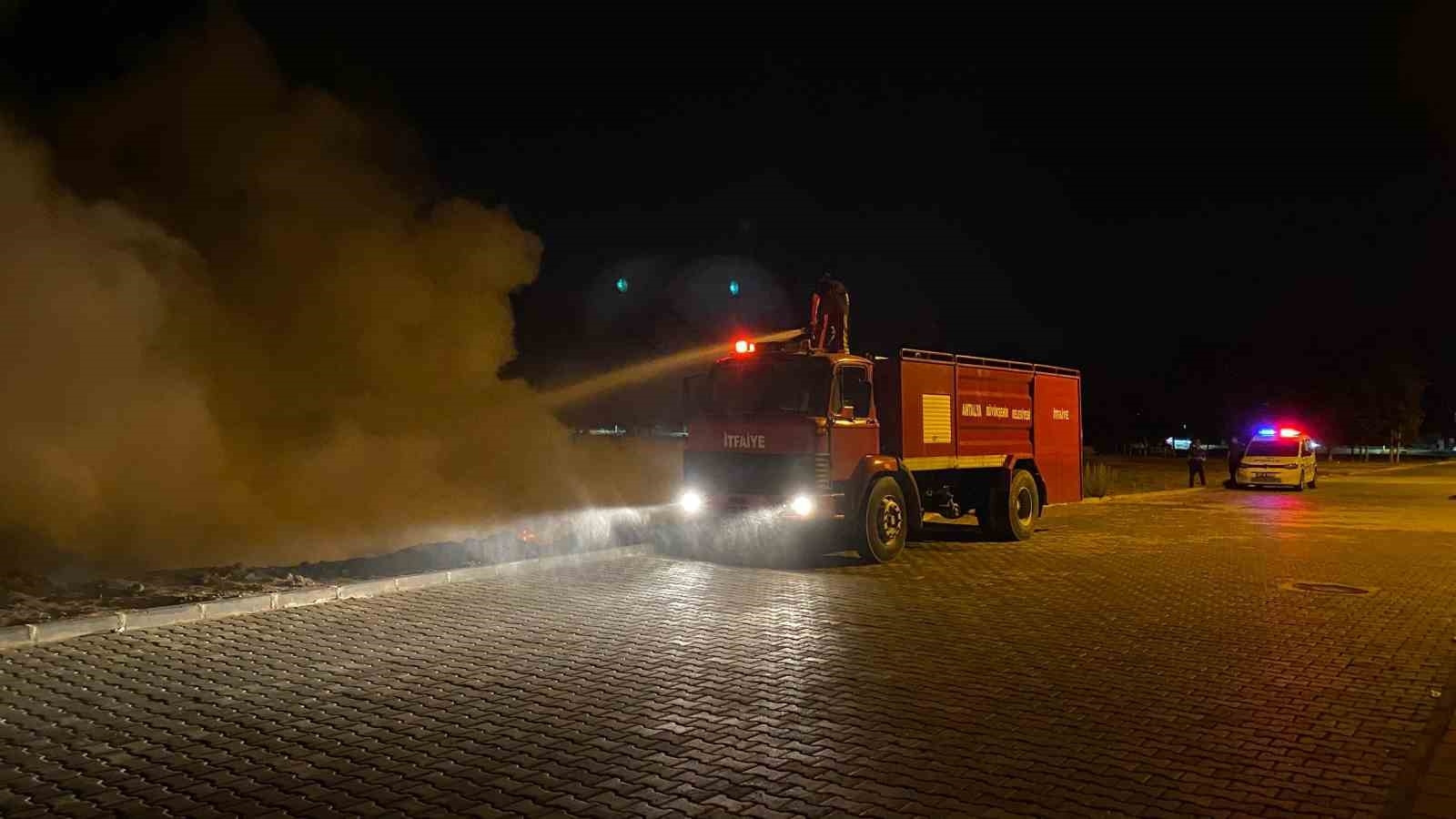 Gazipaşa'da otluk ve çalılık yangını 3 saatlik mücadeleyle söndürüldü