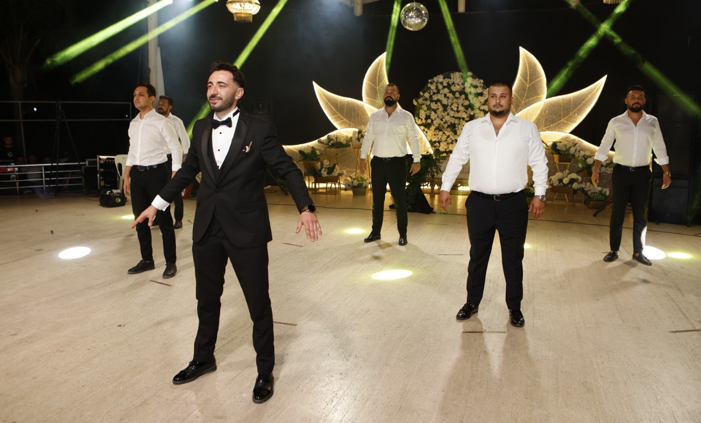 Halk oyunu gelin ve damatların vazgeçilmezi oldu